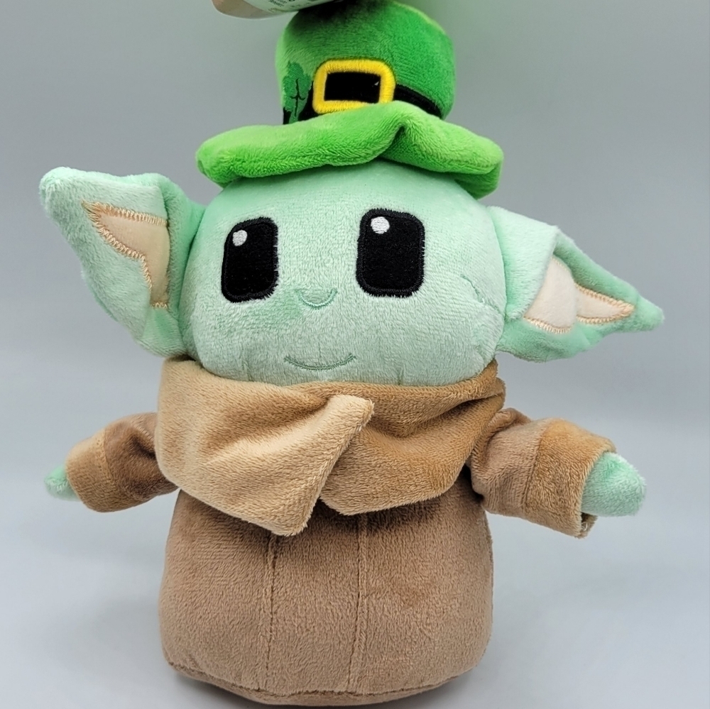 Star Wars St Pattys Grogu leprechaun Squeaker Pet Toy